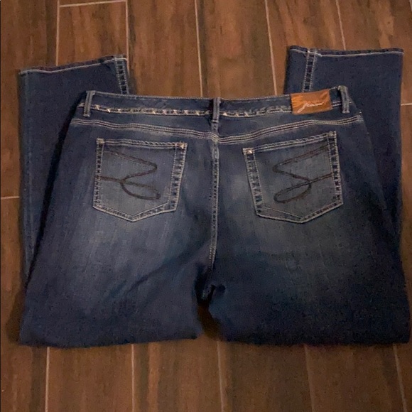 Distressed Seven 7 Jeans - Picture 2 of 9